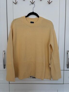 GAP Crewneck Sweater in Light Yellow. 100% cotton